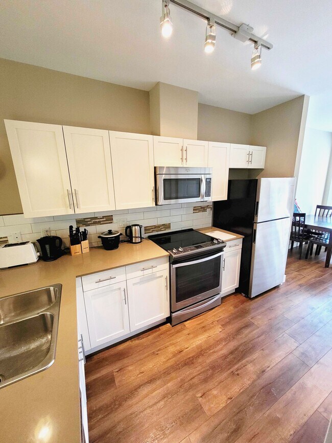 Photo - $2,695.00 / Month - 2 Bed 2 Bath - AVAILABLE 2026-01-01 - KITIMAT Unit 303