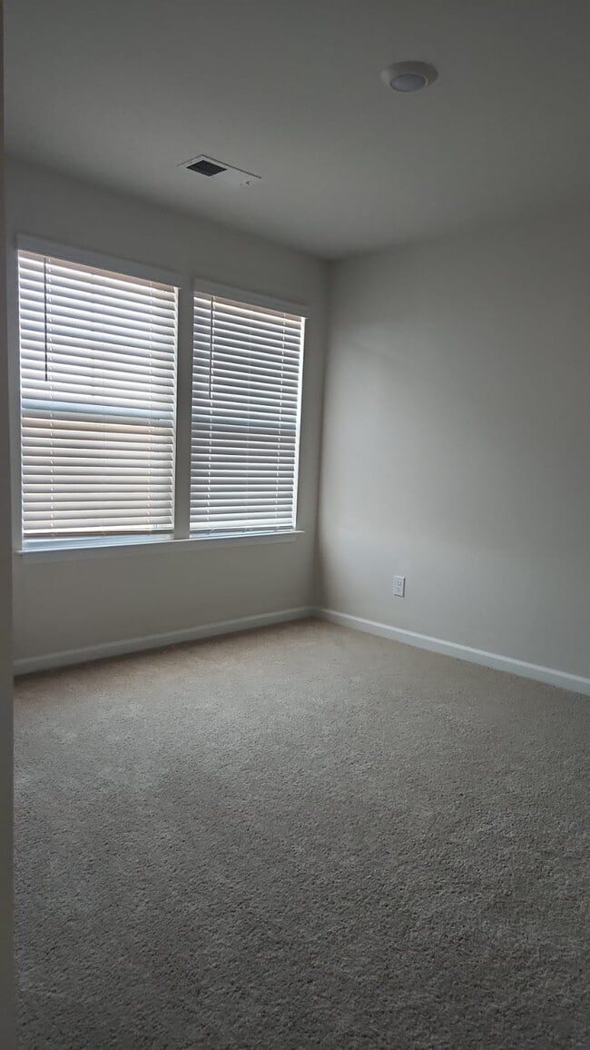 Photo - 1479 Amberview Ln