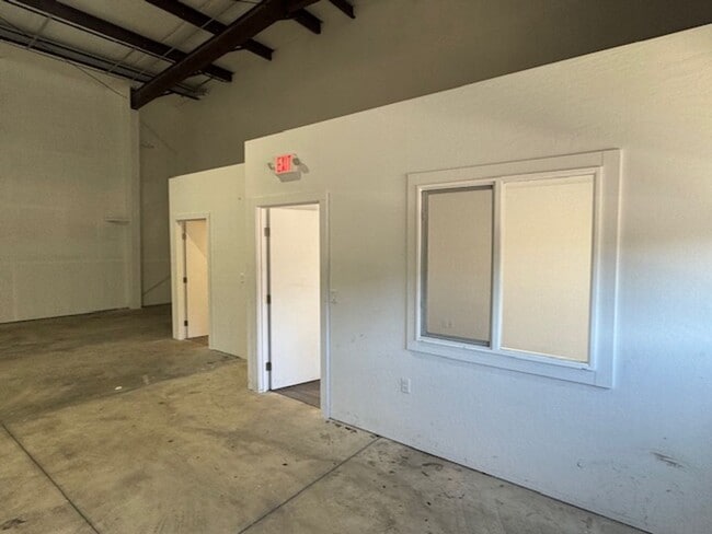 Photo - 967 Lawnsdale Rd Unidad 2