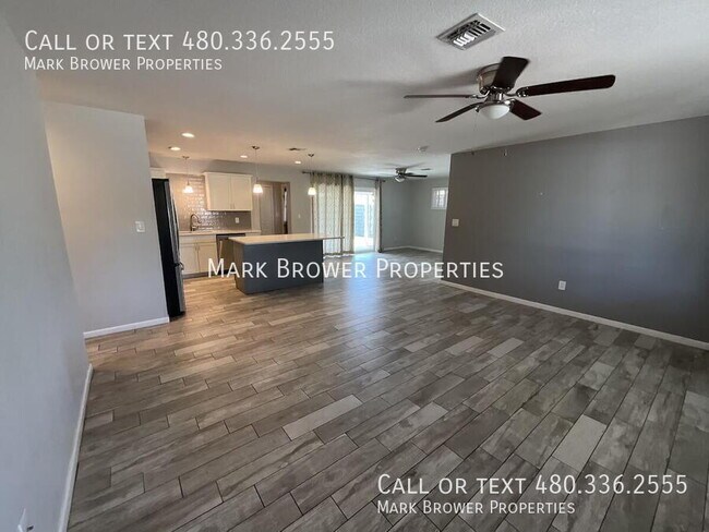 Photo - 6919 E Moreland St