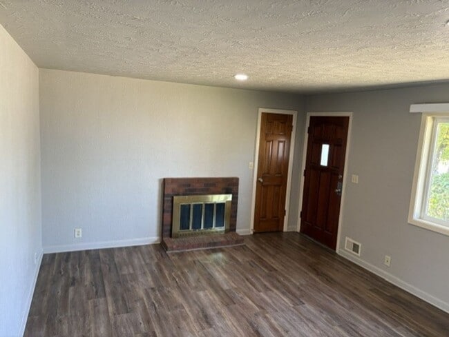 Photo - 1118 Hemlock St NW