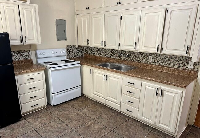 Photo - 736 W Grover St