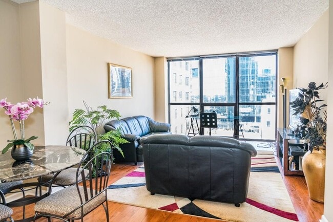 Building Photo - 1280 W Peachtree St NW Unit 2013