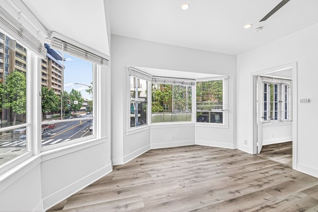 Photo - 405 W 3rd St Unidad E