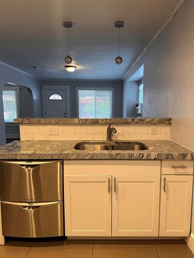 Photo - 3 Bedroom Home Across From Trolley Square