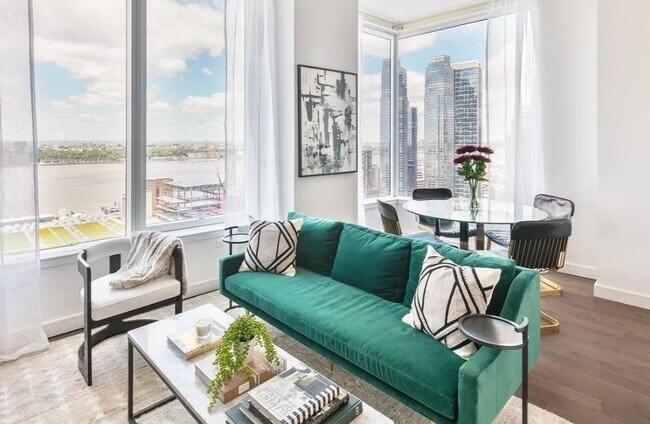 Photo - 511 W 36th St. Unidad 28B