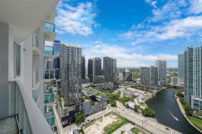 Photo - 31 SE 5th St Unidad 3819