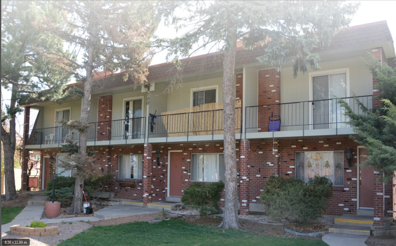 Photo - 700 Oak St Apartments
