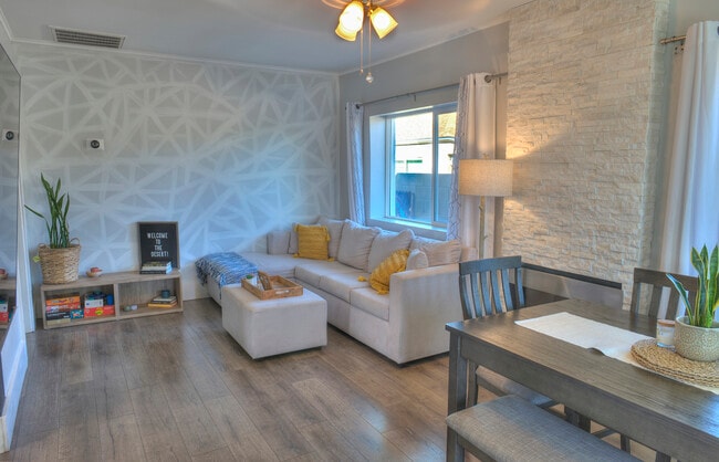 Photo - 1522 E Pierce St