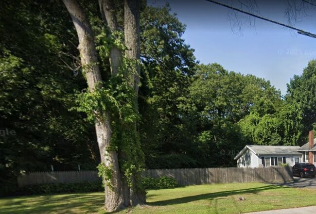 Photo - 707 Putnam Pike