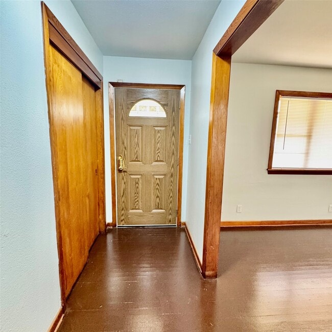 Photo - 1701 Gillette St