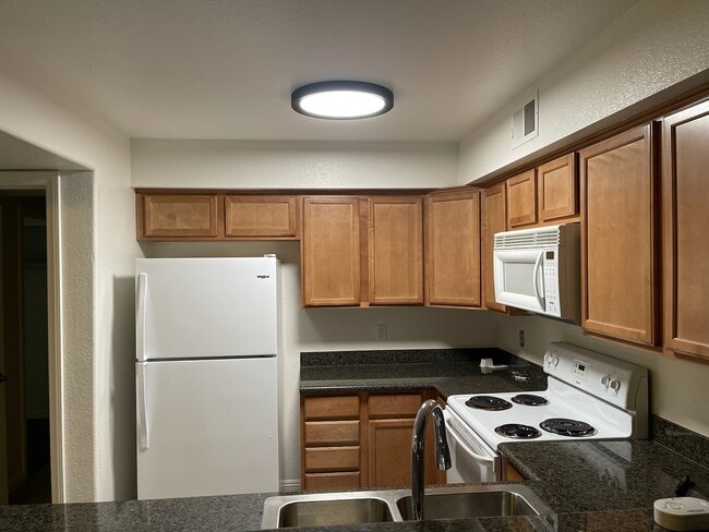 Building Photo - 3145 E Flamingo Rd Unit 1100