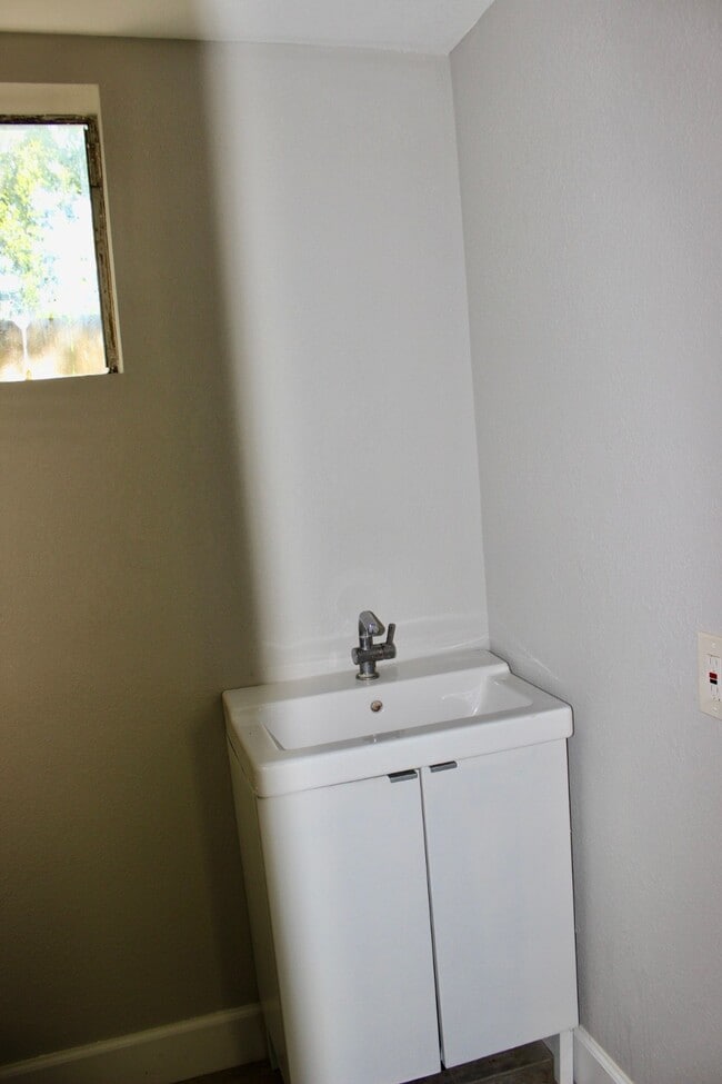 Building Photo - 6832 UNIT C