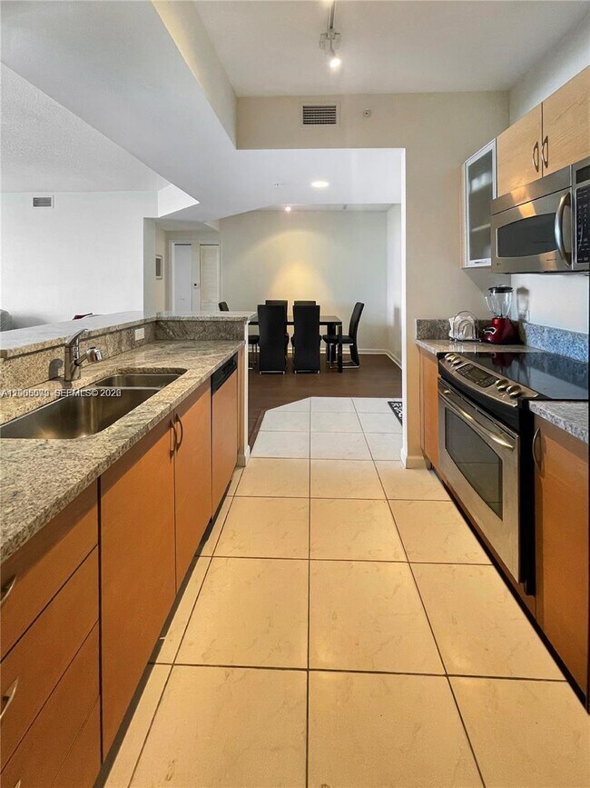 Building Photo - 18800 NE 29th Ave Unit 502