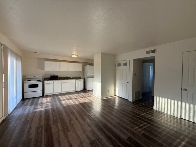 Building Photo - 860 E 500 S