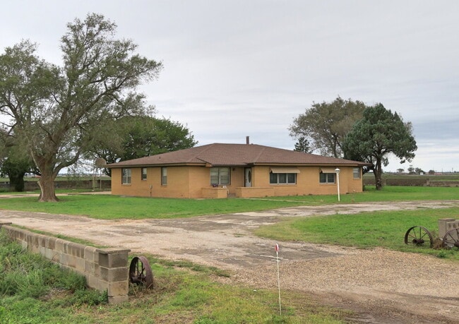 Building Photo - Beautiful Large Home On Approximately 2 Acres!