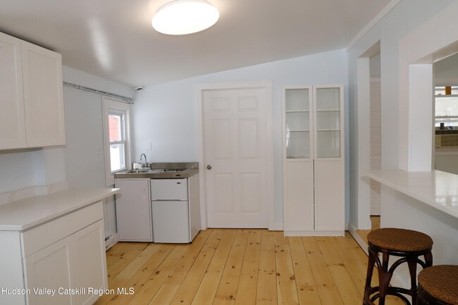 Photo - 7217 Albany Post Rd