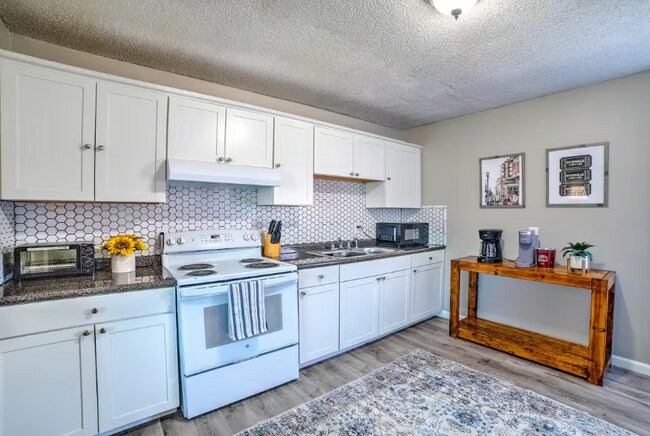 Photo - 2417 Glenrose Ave