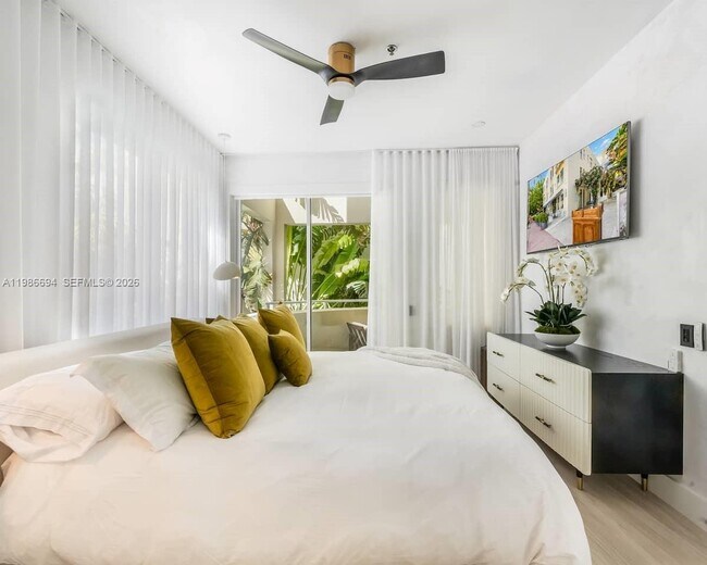 Building Photo - 100 Collins Ave Unit 202