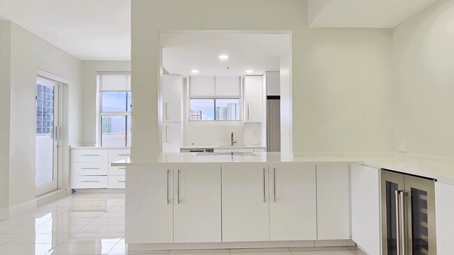 Building Photo - 255 Evernia St Rental