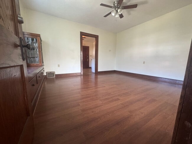 4347-4347 W 49th St Unit 4347 W 49th Street - Upper