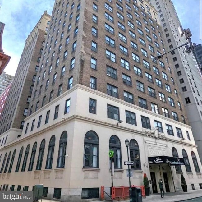 Building Photo - 1324 Locust St Unit 1428
