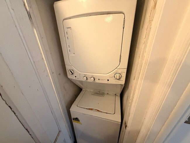 Photo - 285.5 Hudson Ave Unit Apt 1