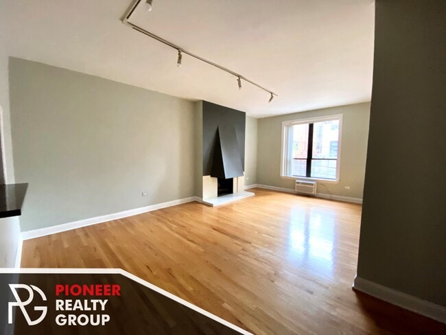 Building Photo - 1421 N Dearborn St Rental