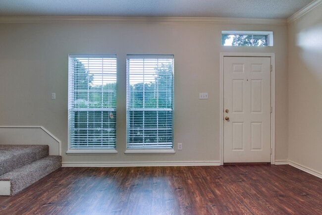 Photo - Townhome on Skyline Boulevard For Rent!