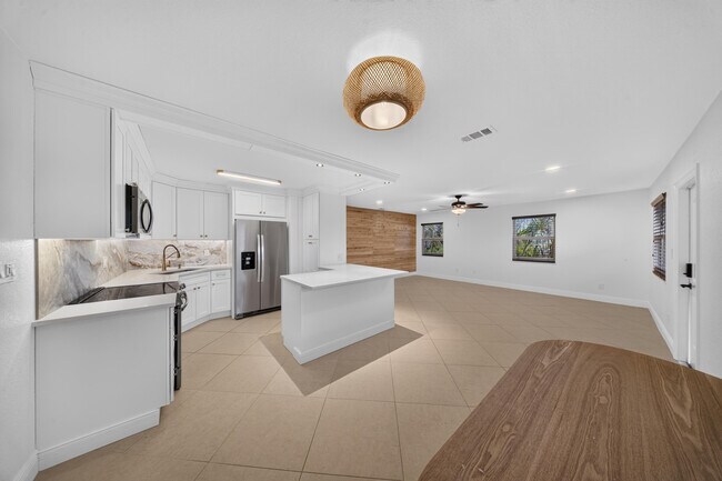 Photo - 2319 Tamarind Dr