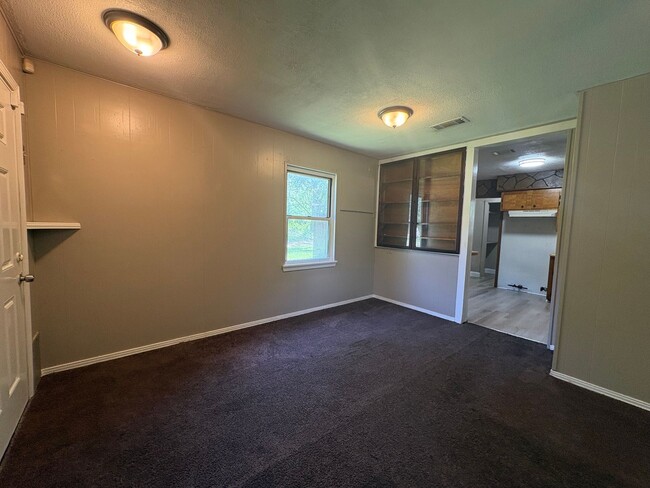 Photo - Very nice 2 bedroom/1 bath home with Central Air & Heat!