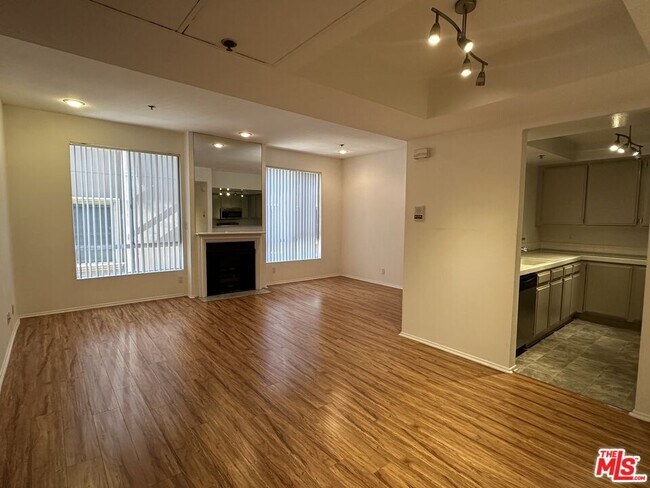 Building Photo - 8614 Burton Wy Unit 205