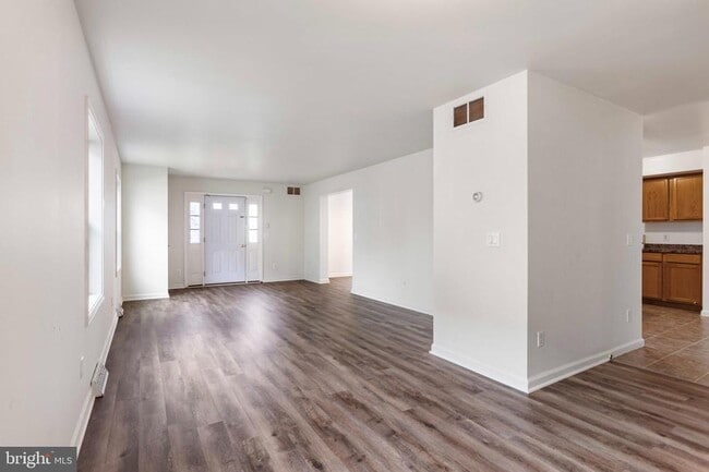 Photo - 354 W Main St