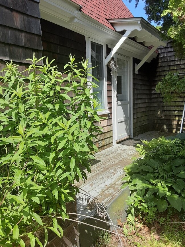 Building Photo - 25B Waterway Rd Unit 25 B