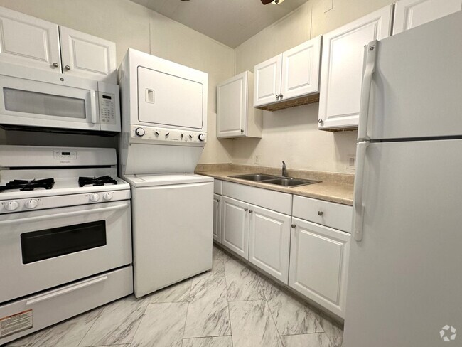 Building Photo - Hillcrest 1-Bedroom Duplex w/Parking and L... Unit 3807 Rental