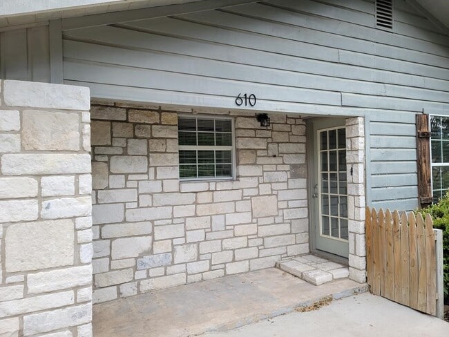 Photo - 610 Rees St