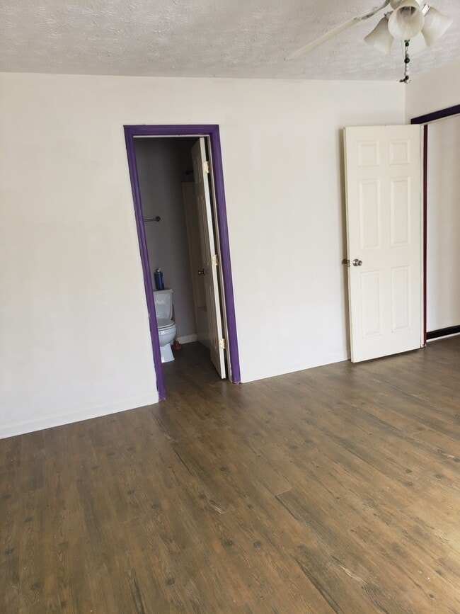 232 E Paces Dr