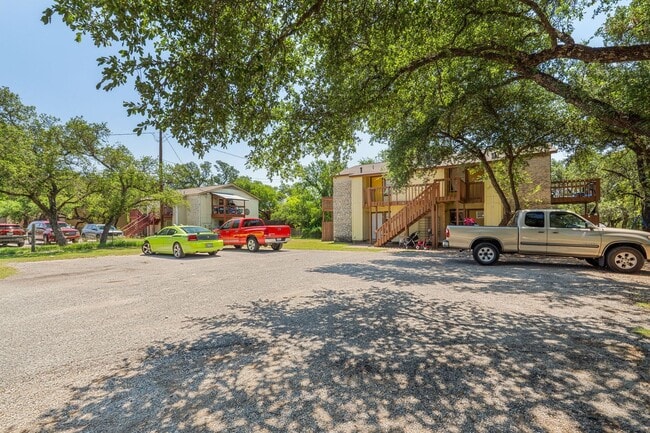 Building Photo - 302 Algerita Dr Unit D