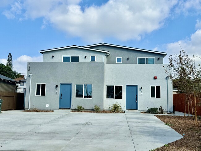 Building Photo - 3042-3044 J St Unit 205