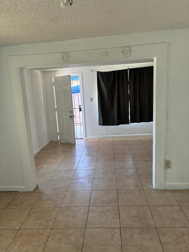 Building Photo - 3314 Del Mar Ave Rental