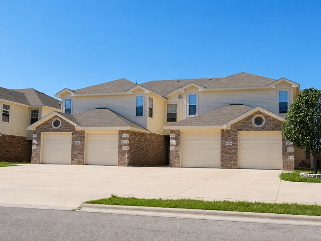 Building Photo - 4006 Cambridge Dr Unit # B