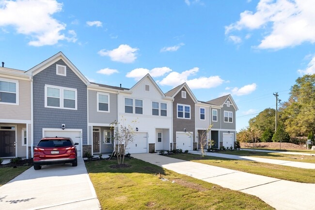 Photo - 130 Paramount Dr