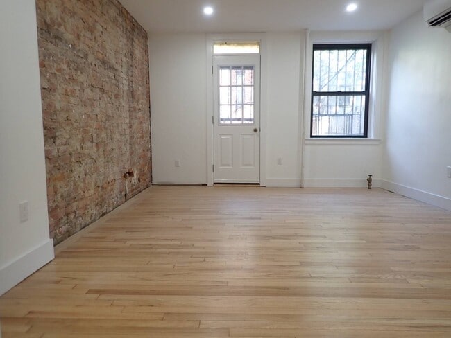 Building Photo - 250 Carlton Ave Unit 1