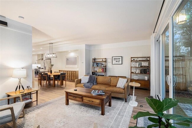 Photo - 1649 Overlook Wy NW