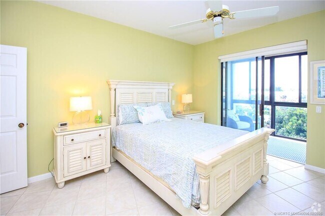 Building Photo - 150 SE Four Winds Dr Unit 410 Rental