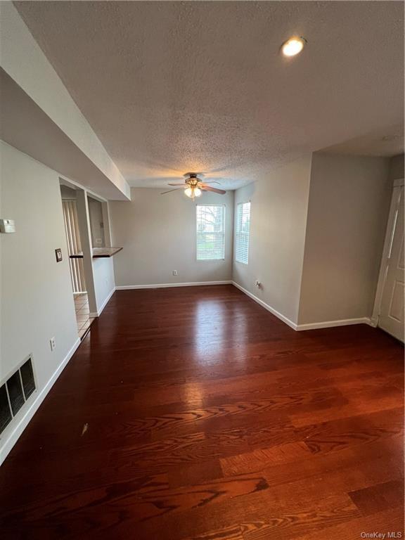 Photo - 2910 Whispering Hills Dr