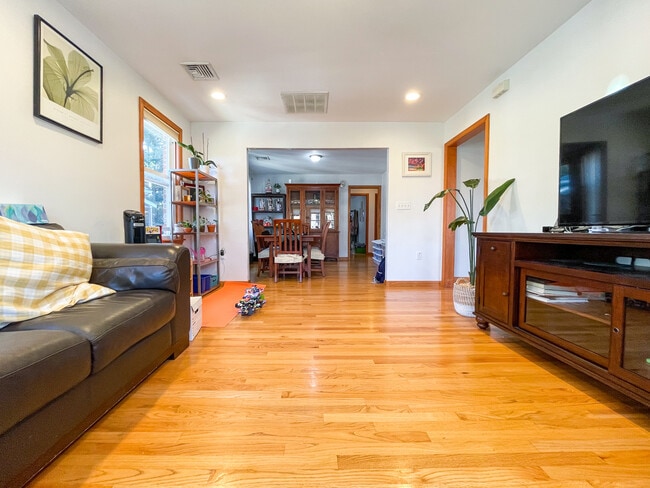 Building Photo - 64 Colborne Rd Unit 64