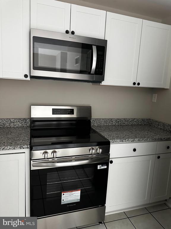 Photo - 325 Brock Square