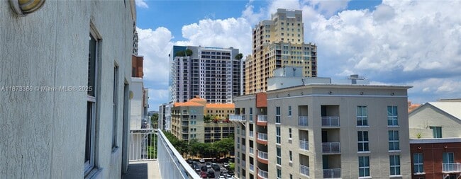 Building Photo - 7280 SW 90th St Unit 701 Rental