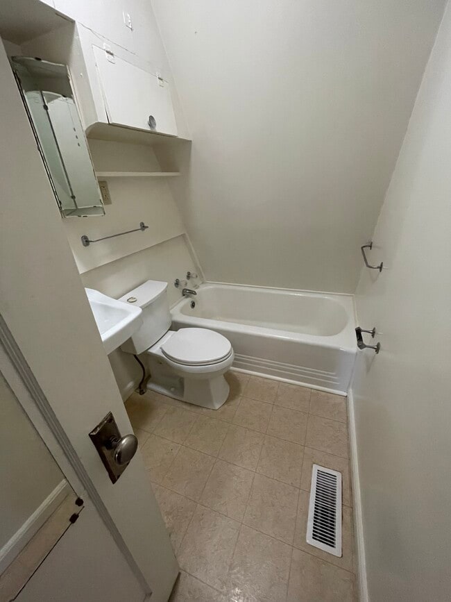 Photo - 141 7th Ave N